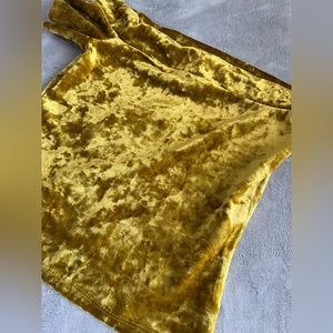 Off shoulder cropped shirt